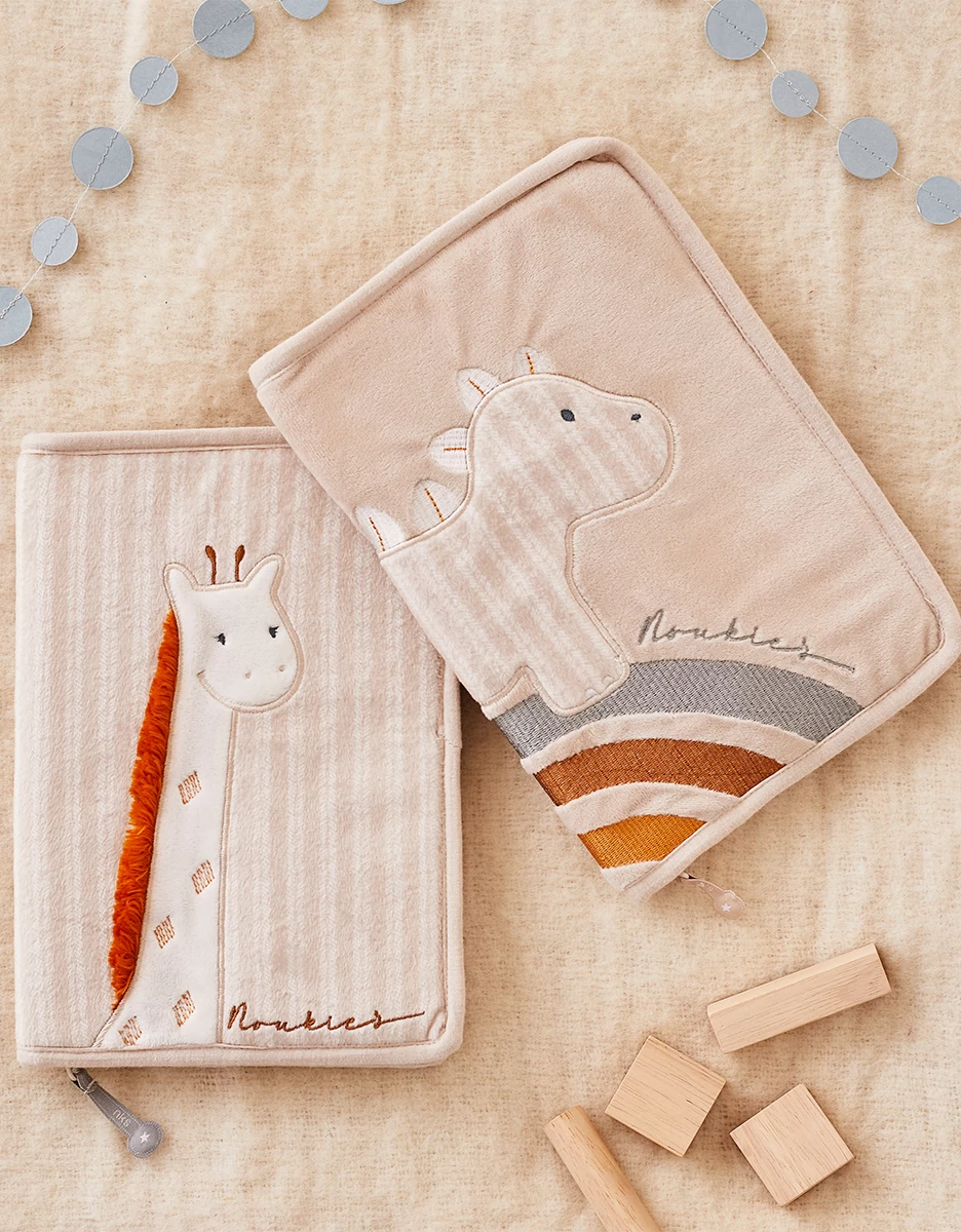 Protège Carnet De Santé En Veloudoux Dino De Noukies 2 Protège Carnet De Santé En Veloudoux Dino De Noukies – Image 2